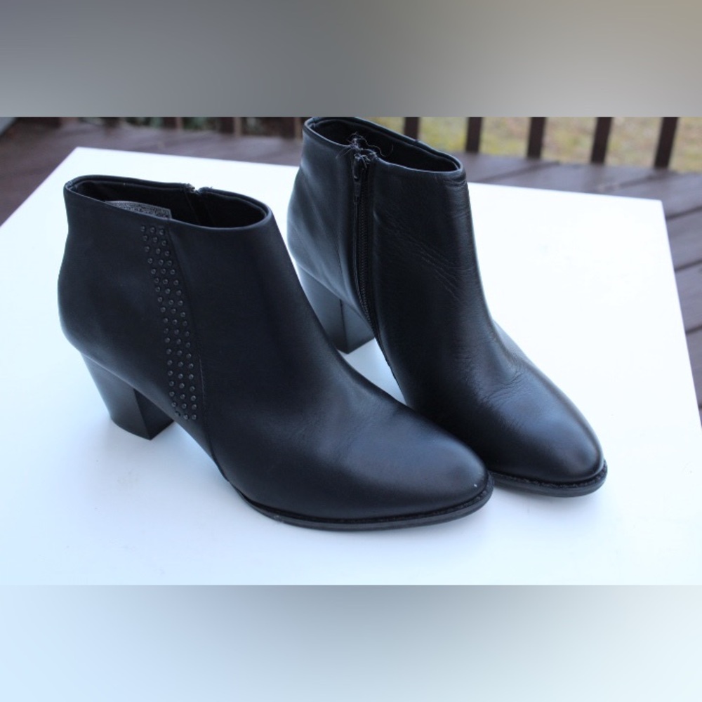 Vionic Georgia studded black ankle boots